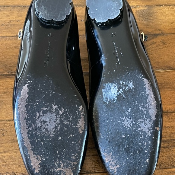 Salvatore Ferragamo black patent leather ballet flats. Size 7 - Picture 9 of 13